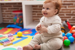 Aktivity pre bábätá v prvom roku života mesiac po mesiaci