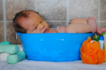Kúpanie bábätka: Čo tak skúsiť kúpacie vedierko?