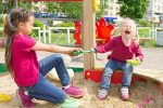 Pravidlá na detskom ihrisku: Čo by mali deti a rodičia rešpektovať?