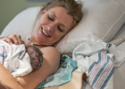 Tlmenie bolesti pri pôrode: Bylinná náparka, masáž, pôrod do vody