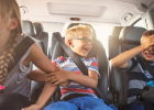 Cestovanie autom s deťmi: Praktické tipy pre rodičov