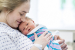 Tlak z (ne)dojčenia vplýva na popôrodnú depresiu