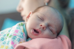 Spánok bábätiek: Bábätko svoju potrebu spánku jasne signalizuje
