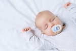 Syndróm náhleho úmrtia dojčiat: Ako by bábätká mali spať?