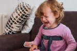 6 spôsobov, ako pozitívne zvládnuť záchvaty hnevu u dieťaťa