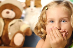 3 spôsoby, ako motivovať hanblivé deti k pozdravu