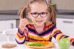 Výskumy dokázali, že deti, ktoré jedia viac ovocia a zeleniny, sú vo väčšej duševnej pohode