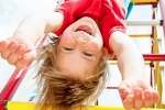 5 dôvodov, prečo dovoliť dieťaťu spadnúť na zadok