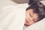 TIP pre nespavé deti: Veľká a ťažká prikrývka pomáha