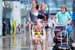 Prvýkrát v lietadle: Ako zvládnuť cestu s dieťaťom?