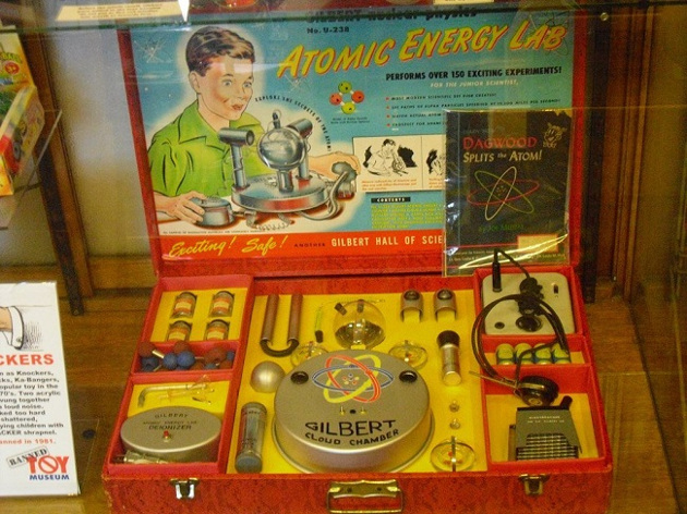 hračky v minulosti, rádioaktívne hračky