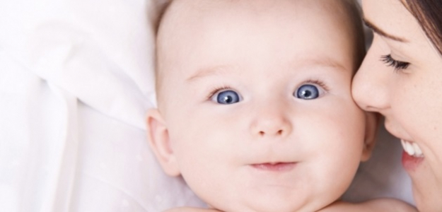 Prečo sa bábätkám mení farba očí?