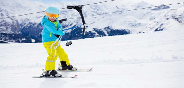 Chcete naučiť dieťa lyžovať?