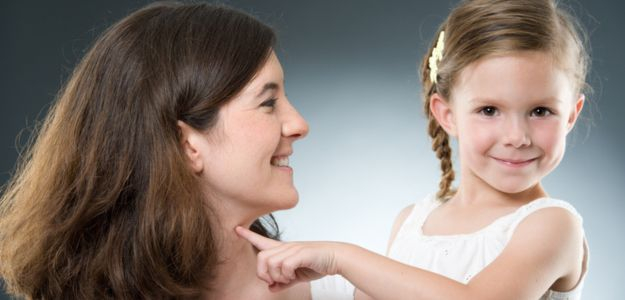 Bez slov, stačí gesto: Posilňovanie vzťahov s deťmi prostredníctvom neverbálnej komunikácie
