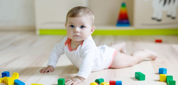 Fyzioterapeutka radí: Chyby pri manipulácii s bábätkom a dôležité míľniky vývoja