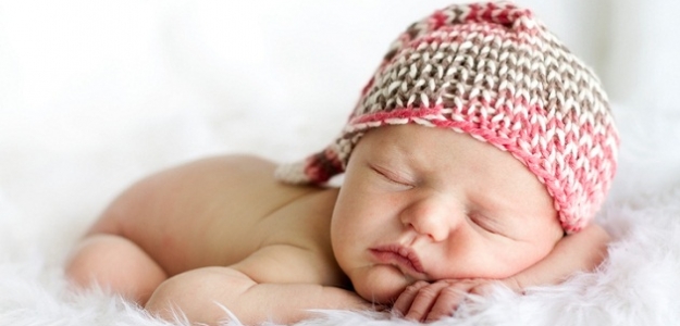 bábätko spí celú noc - je to problém?
