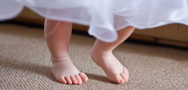 Odborník radí: Prečo moje dieťa chodí po špičkách?