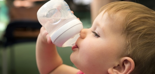 Dehydrované bábätko: Ako zistíte, či má bábätko dostatok tekutín?