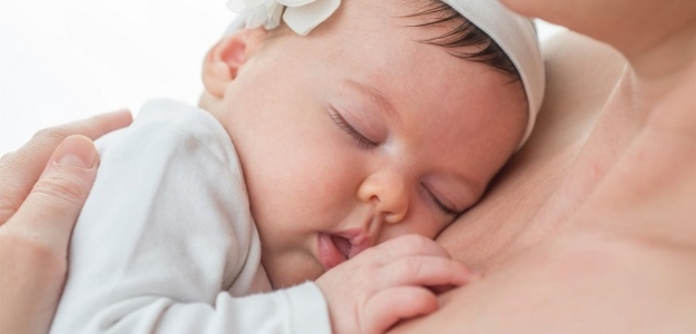 7 praktických tipov pre denný spánok bábätka
