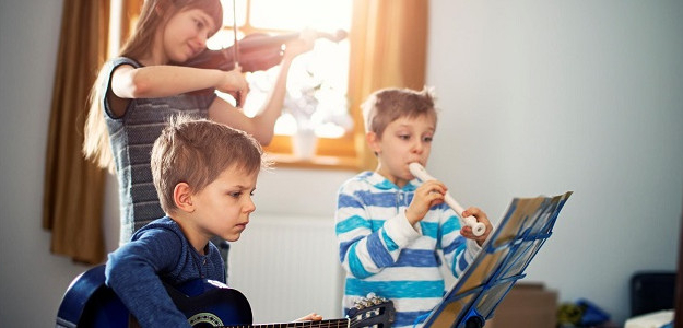 Prihlásiť dieťa na hudobný nástroj? Čo mu to dá?