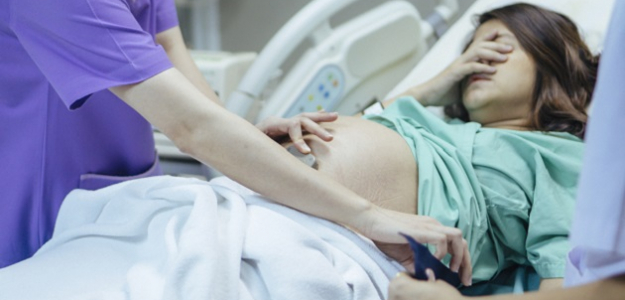 Nemiestne vtipkovanie na pôrodnej sále: TOTO si žena nezaslúži