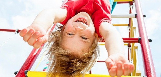5 dôvodov, prečo dovoliť dieťaťu spadnúť na zadok