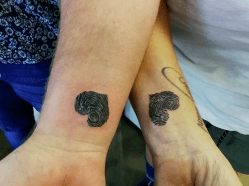 tetovanie, mama a syn, spoločné tetovanie