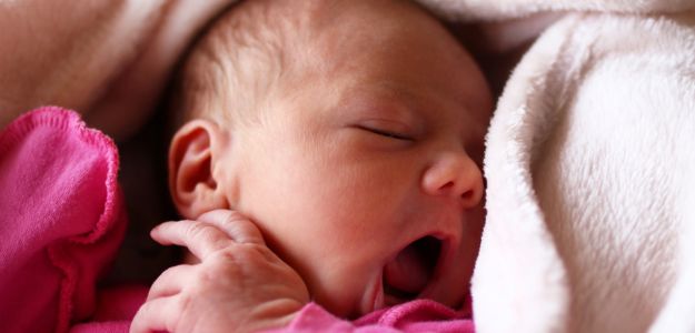 Prvá návšteva bábätka: etiketa a tipy, ktoré sa oplatí vedieť!