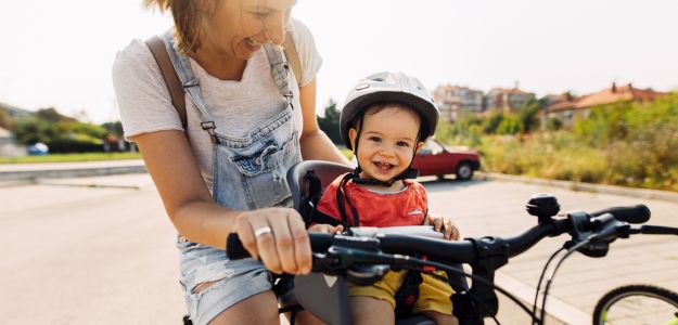 Cyklistické výlety s našimi najmenšími: Odkedy ich možno voziť na bicykli a v čom?