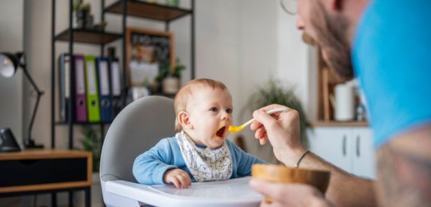 Pediatrička odporúča: Kedy je čas na príkrmy z hľadiska zrelosti vášho bábätka?