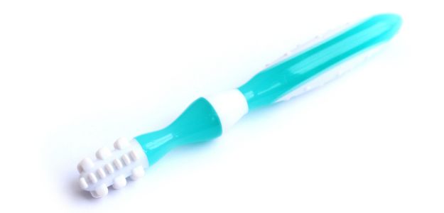 Prvé zúbky: Ako sa o ne starať a kedy prvýkrát s drobcom na zubnú prehliadku?
