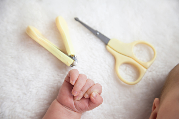 strihanie nechtov, nožničky, nechty, bábätko, 
