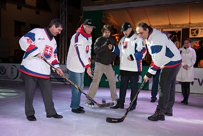 ŠKODA AUTO SLOVENSKO prináša hokejový zážitok na bratislavské námestie